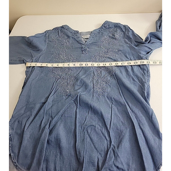 Christopher & Banks Blue Embroidered Floral V-Neck Chambray Top Womens Sz Large - Picture 4 of 12